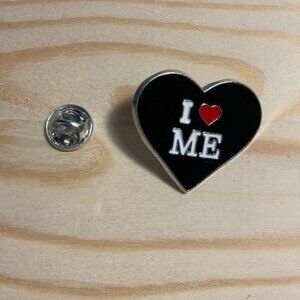 I Heart Me Black Heart-Shaped Enamel Pin Self-Love Metal Pin With Clutch Back